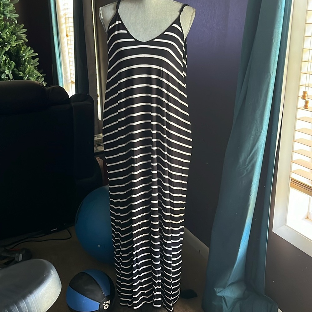 Zenana size M black and white sundress full length with pockets